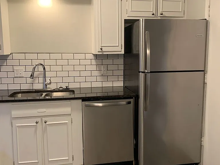 3909 Kenwood Ave — Photo 11