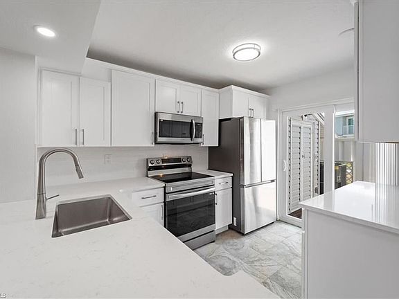 4th image of 18014-44 San Carlos Blvd