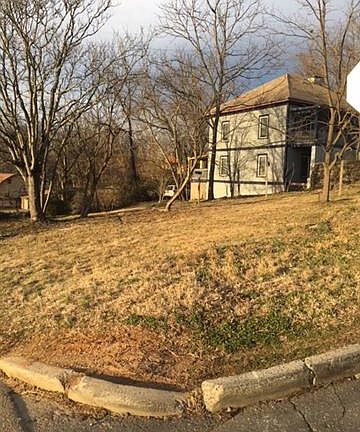 3rd image of 32 Roberts St