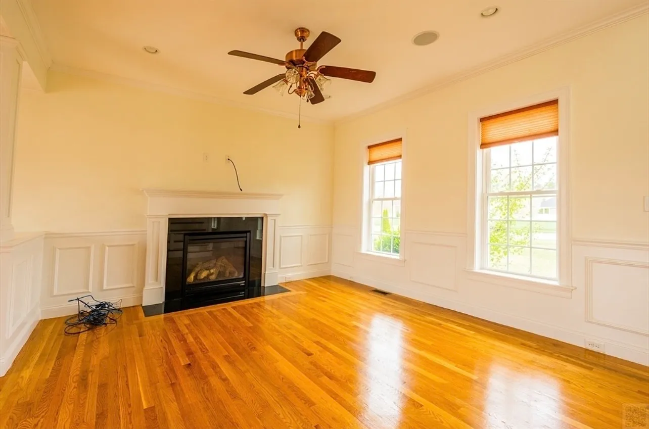 5 bed, 3500 sqft, $5,000 — Photo 1