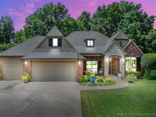 5 Woodcreek Ln, Pryor, OK 74361