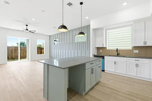 3 bed, 3.5 bath, 2092 sqft, $2,450 — Photo 3