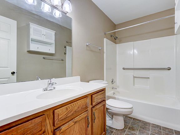 3rd image of 800 Black Rock Cir