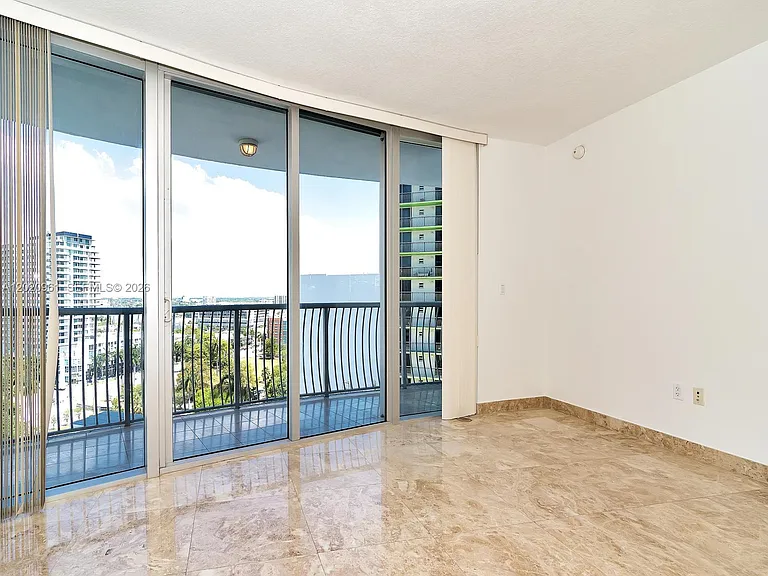 1750 N Bayshore Dr #1515 — Photo 2