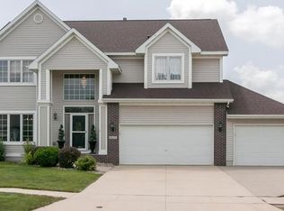 6621 Dean Rd SW, Cedar Rapids, IA 52404