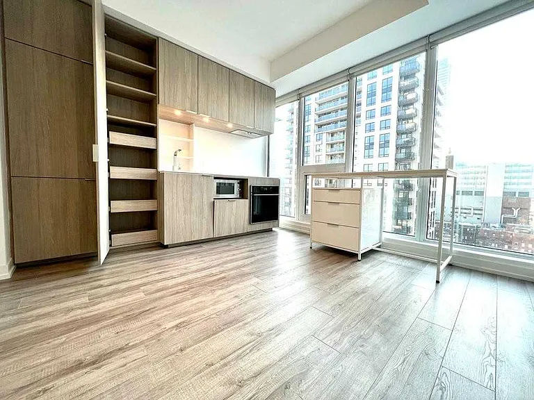 75 Shuter St #2015 — Photo 21