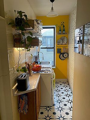 4th image of 305 E 75th St APT 30
