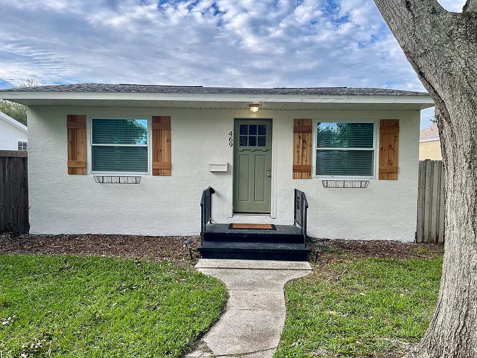 469 44th Ave N