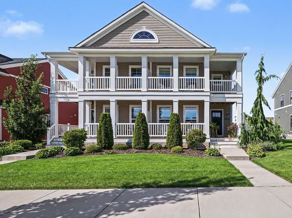 4699 Macatawa Legends Blvd, Holland, MI 49424