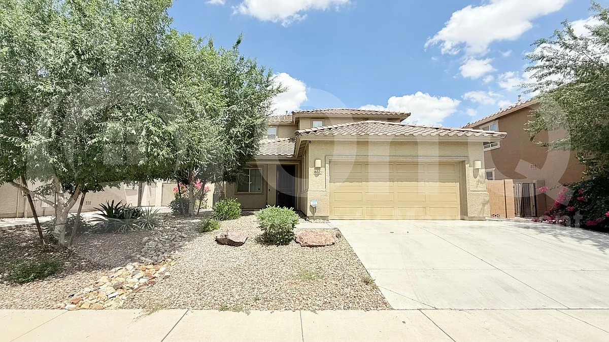 3 bed, 2.5 bath, 2110 sqft, $2,250 — Photo 2
