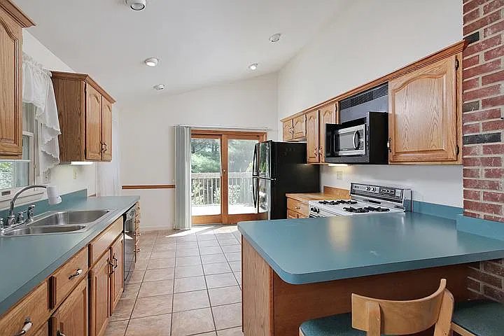 5 bed, 1718 sqft, $3,000 — Photo 3