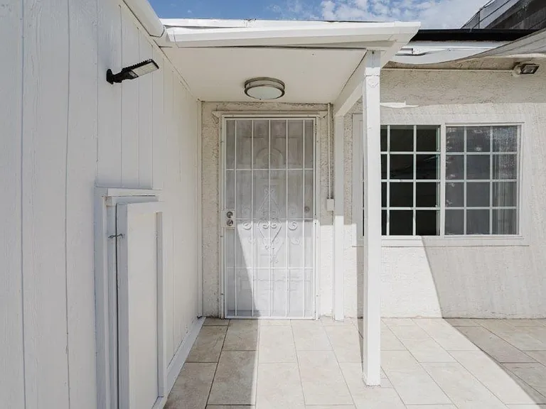 6609 N Camellia Ave — Photo 4
