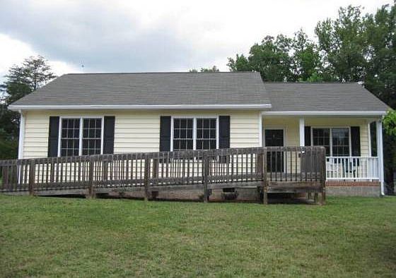 1st image of 903 Floyd Ln