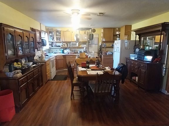 4th image of 2204 Daniels Dr