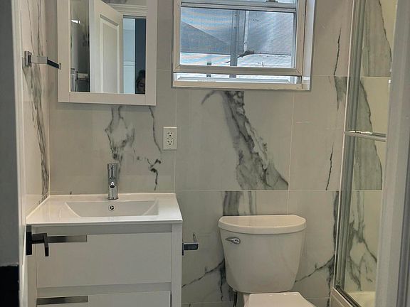 3rd image of 1294 Forest Ave Unit 1