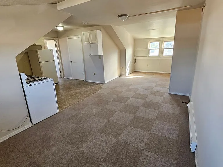 113 N Roche St — Photo 3