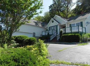 31 N Willow Brook Dr, Asheville, NC 28806