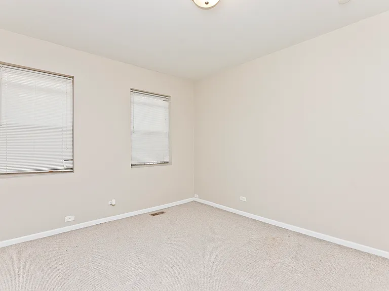 2246 W Belden Ave — Photo 11