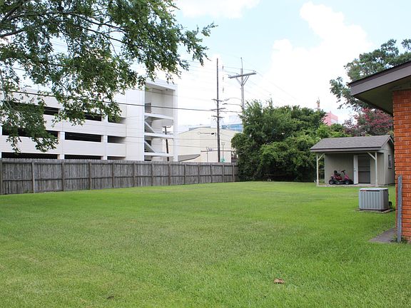 3rd image of 707 Beverly Dr
