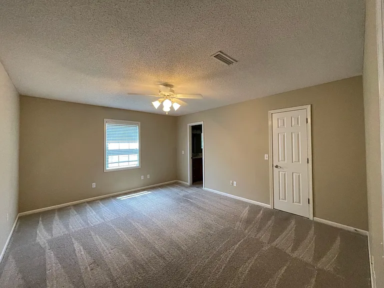 260 Windsor Garden Dr — Photo 17