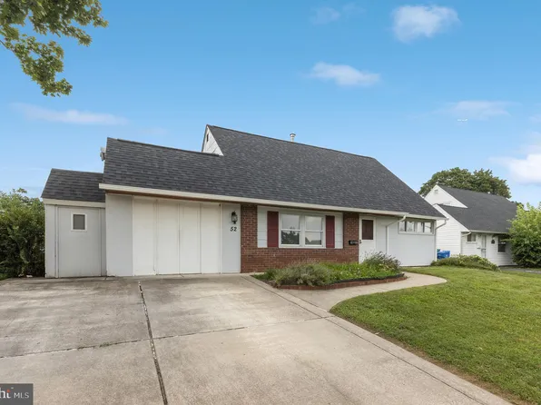 52 Plumtree Rd, Levittown, PA 19056