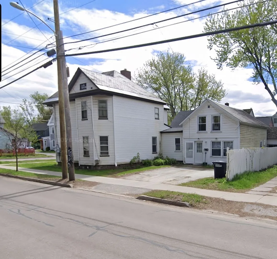 3 Bed, 1.5 Bath (329 North Street) — Photo 2