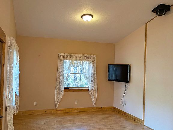 3rd image of 291 Leamon Dr