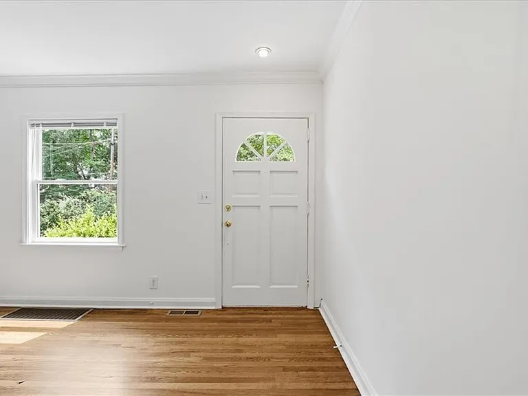 1464 Hawthorne Ave NW — Photo 5