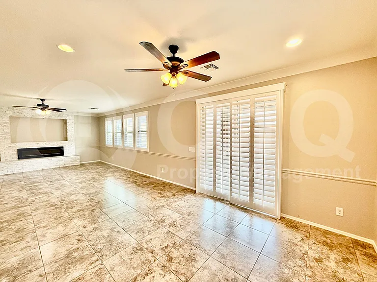 12025 W Avenida Del Rey — Photo 6