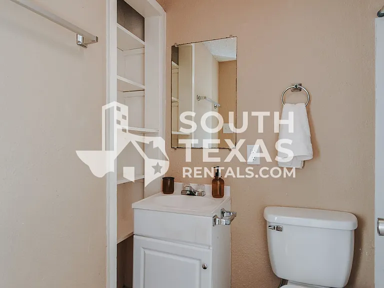 1811 Lawndale Ave — Photo 6