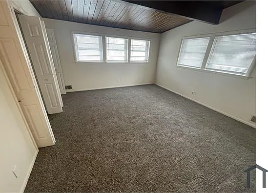 914 Maybelle St NE — Photo 5