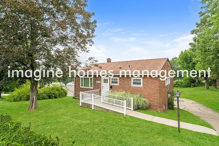 3 bed, 1.0 bath, 1280 sqft, $1,695 — Photo 1
