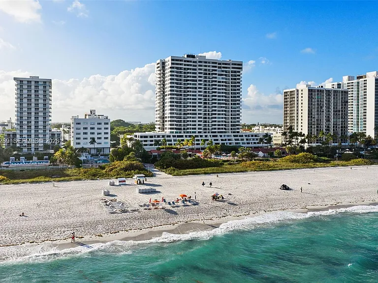 2555 Collins Ave #1002 — Photo 44