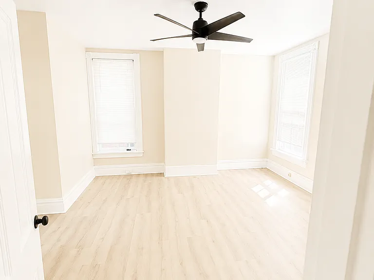 3921 Iowa Ave — Photo 10