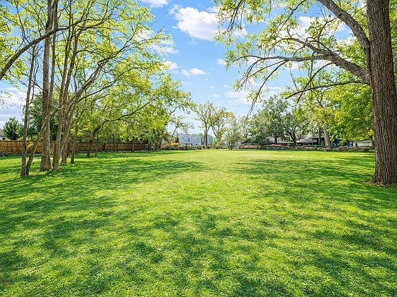 2nd image of 405 Hohldale St