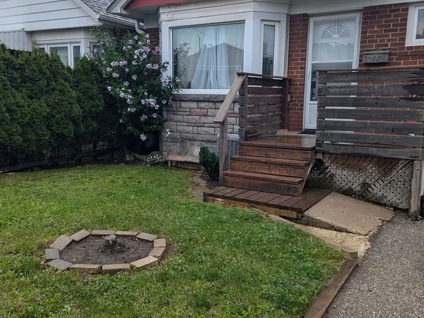 292 Scott Rd, Toronto, ON M6M 3V4