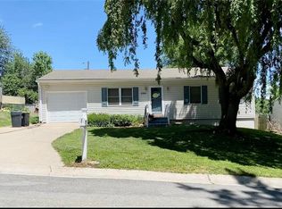 5301 Red Barn Ln, Saint Joseph, MO 64503