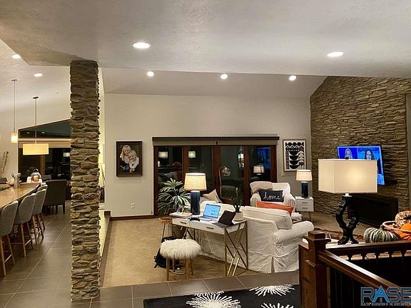 5th image of 26507 Lakeview Pl