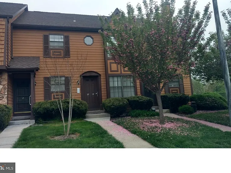 4 Fairway Ct — Photo 2