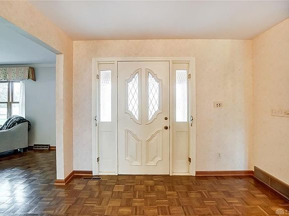 5th image of 960 Diana Dr