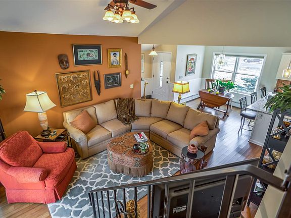 2nd image of 35 Arrow Wood Pl