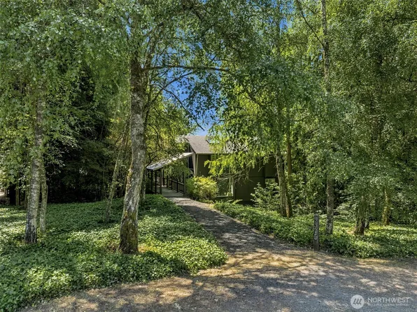 9375 NE Eric Avenue, Bainbridge Island, WA 98110