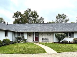 10801 Meadowgrass Rd, Strongsville, OH 44149