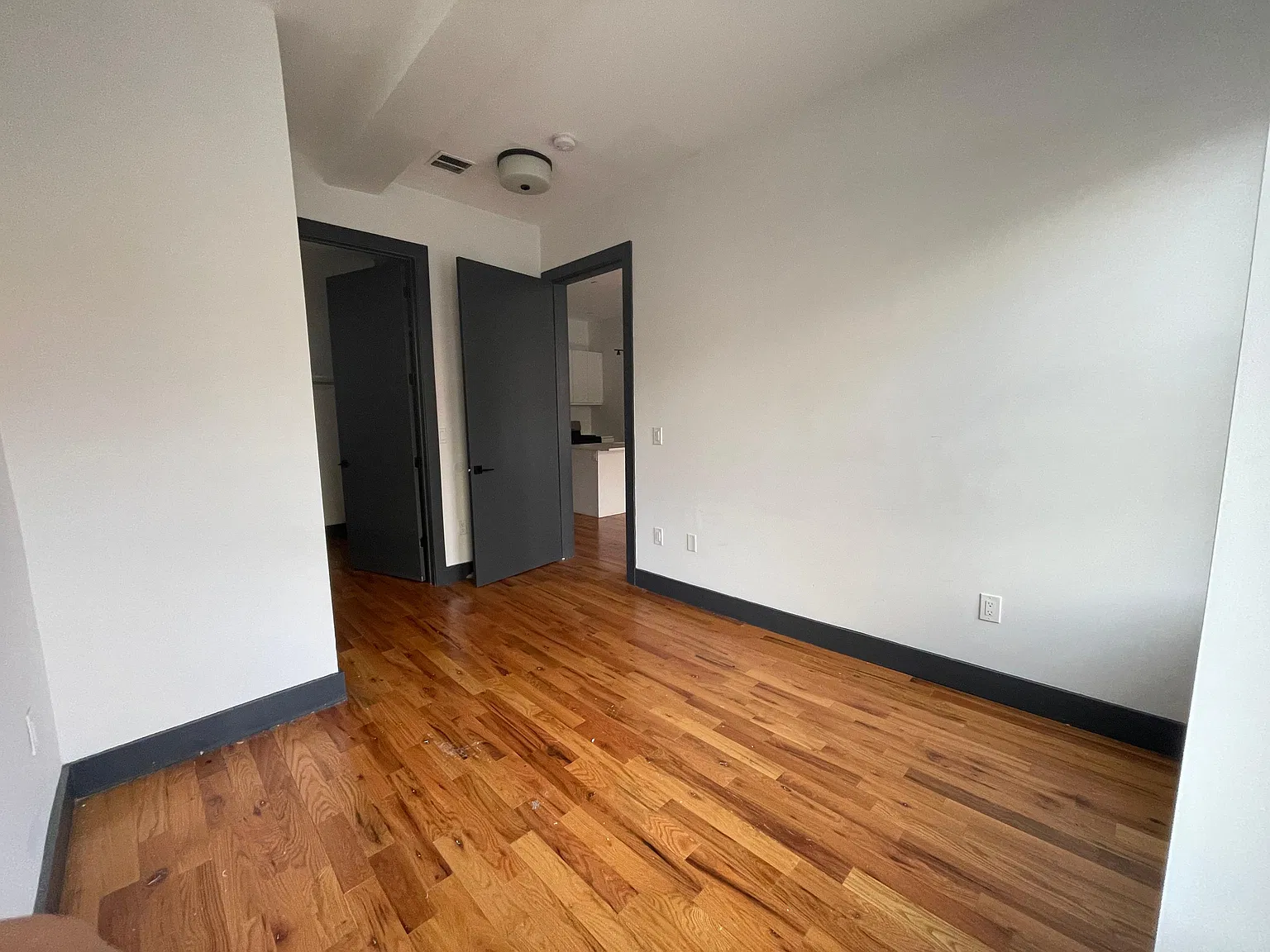 1 bed, 650 sqft, $2,100 — Photo 4