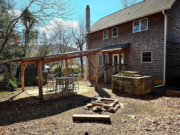 120 W College St — Photo 16