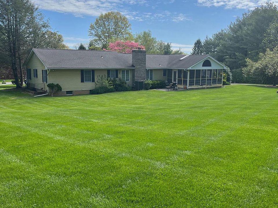 2nd image of 1301 Greenway Ct