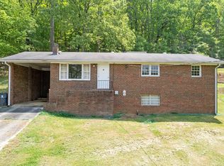 8 Mason Cir, Cave Spring, GA 30124