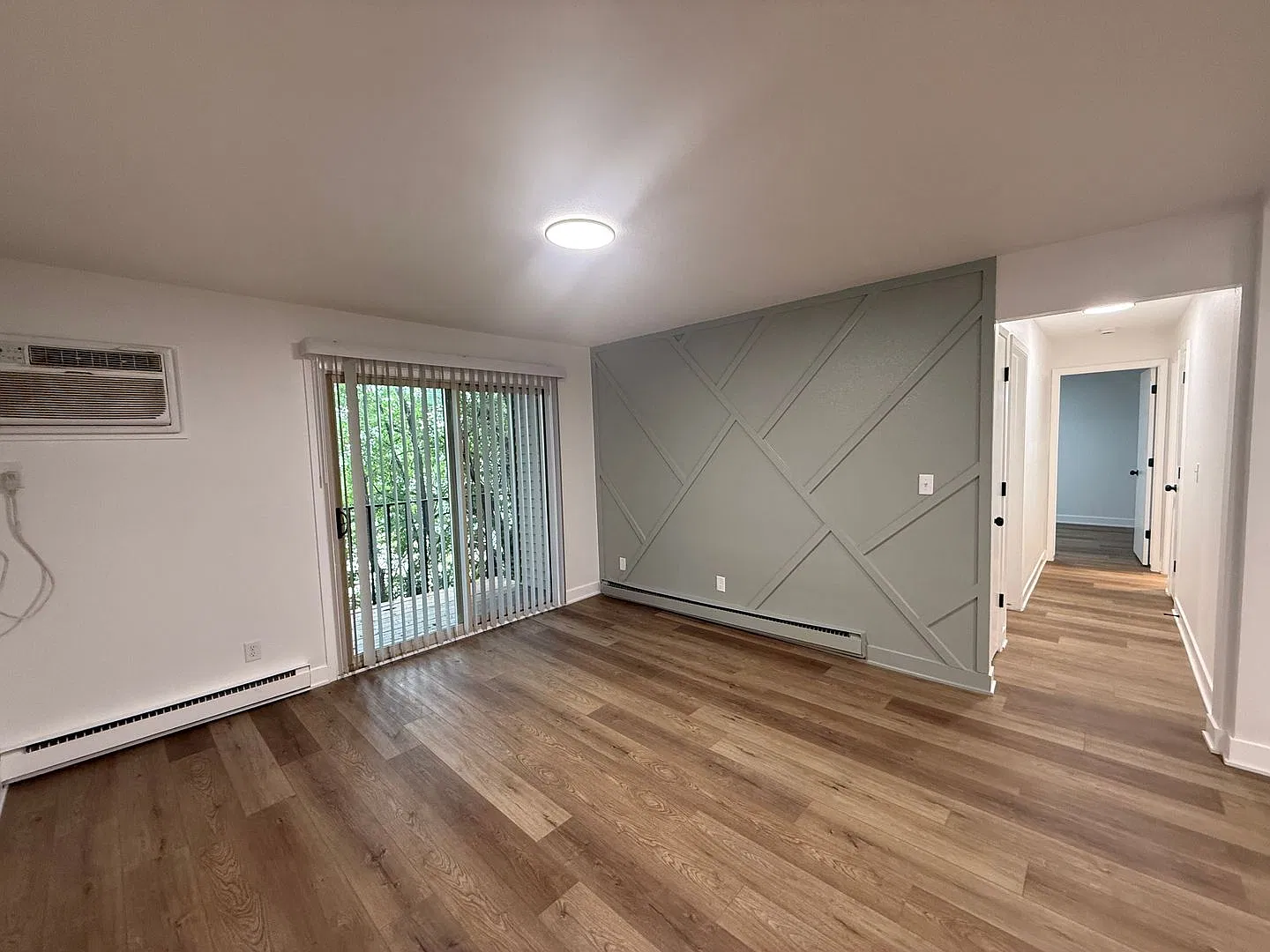 Crossroad Apartments — Photo 2