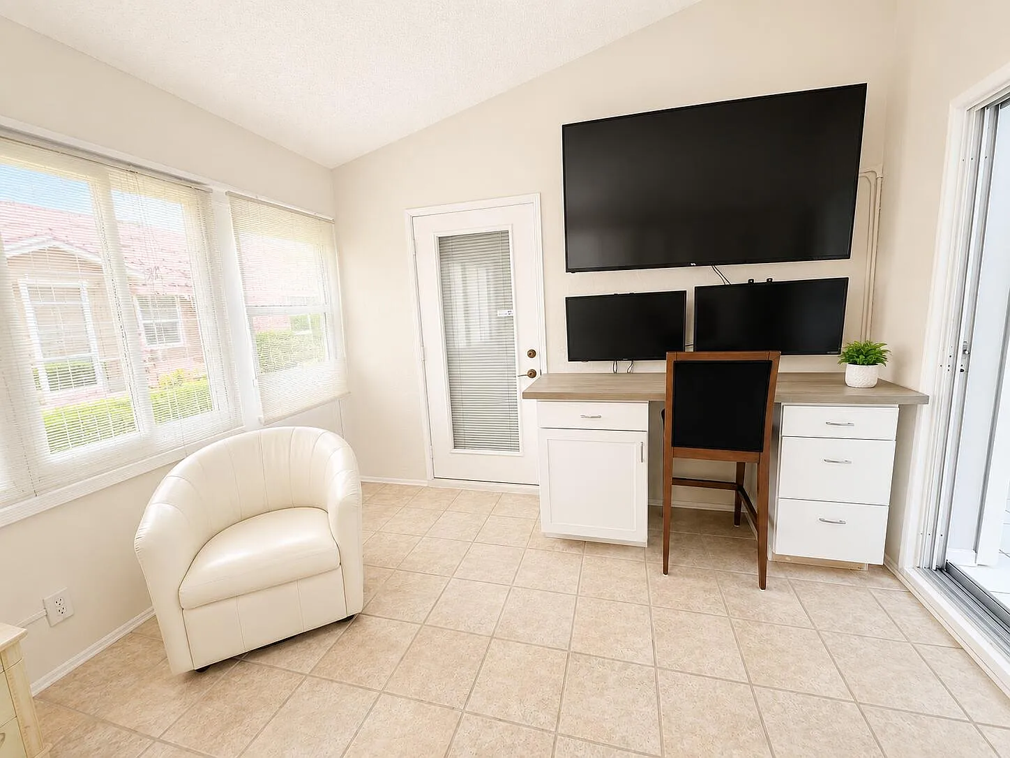 2 bed, 2.0 bath, 1264 sqft, $2,500 — Photo 4