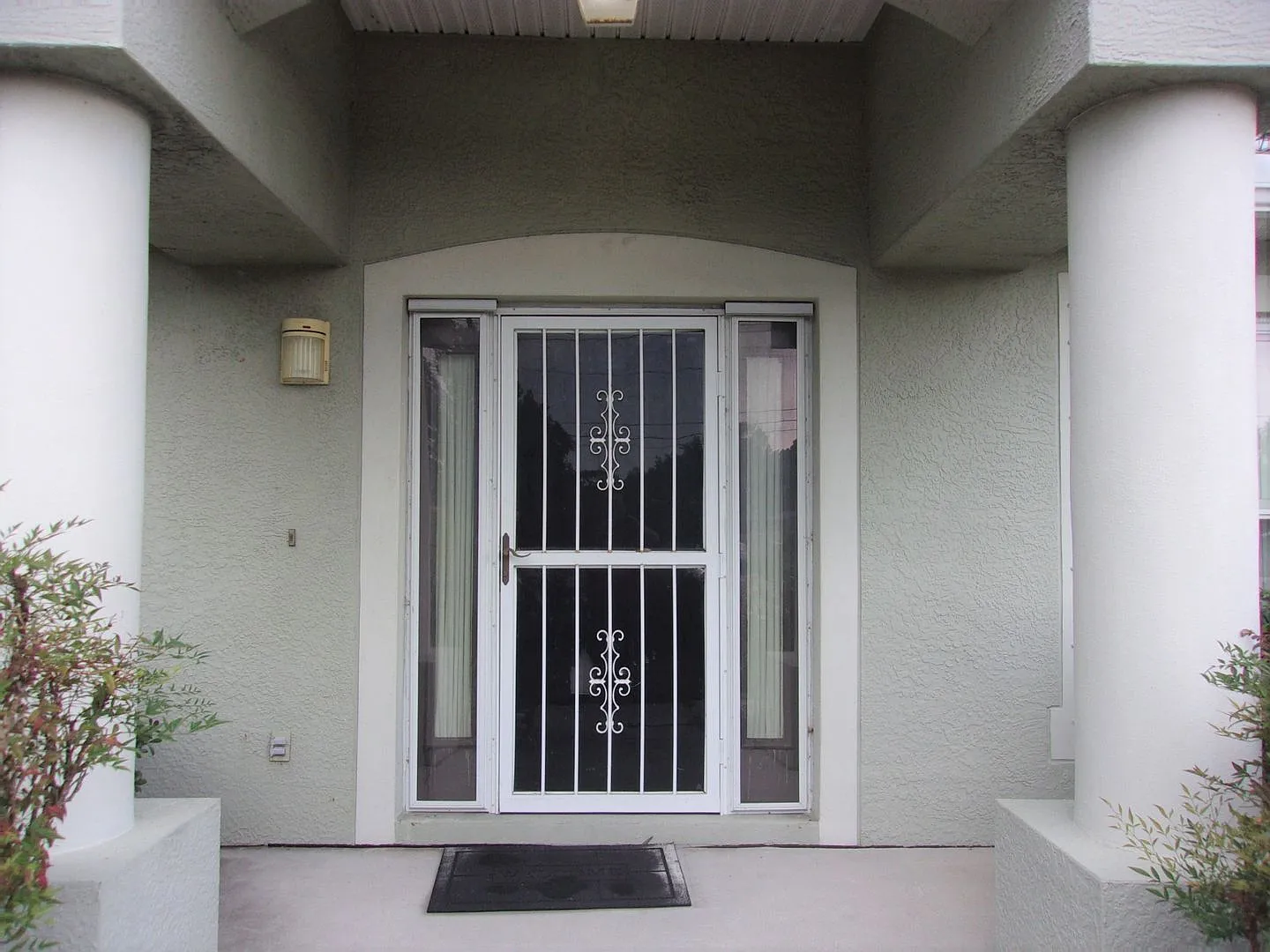 Beautiful & Spacious 3 Bedroom Home — Photo 2